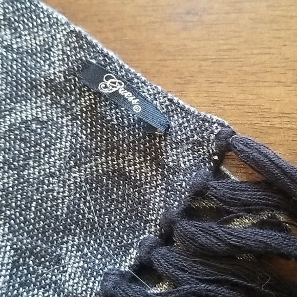 Guess scarf - Picture 2 of 3